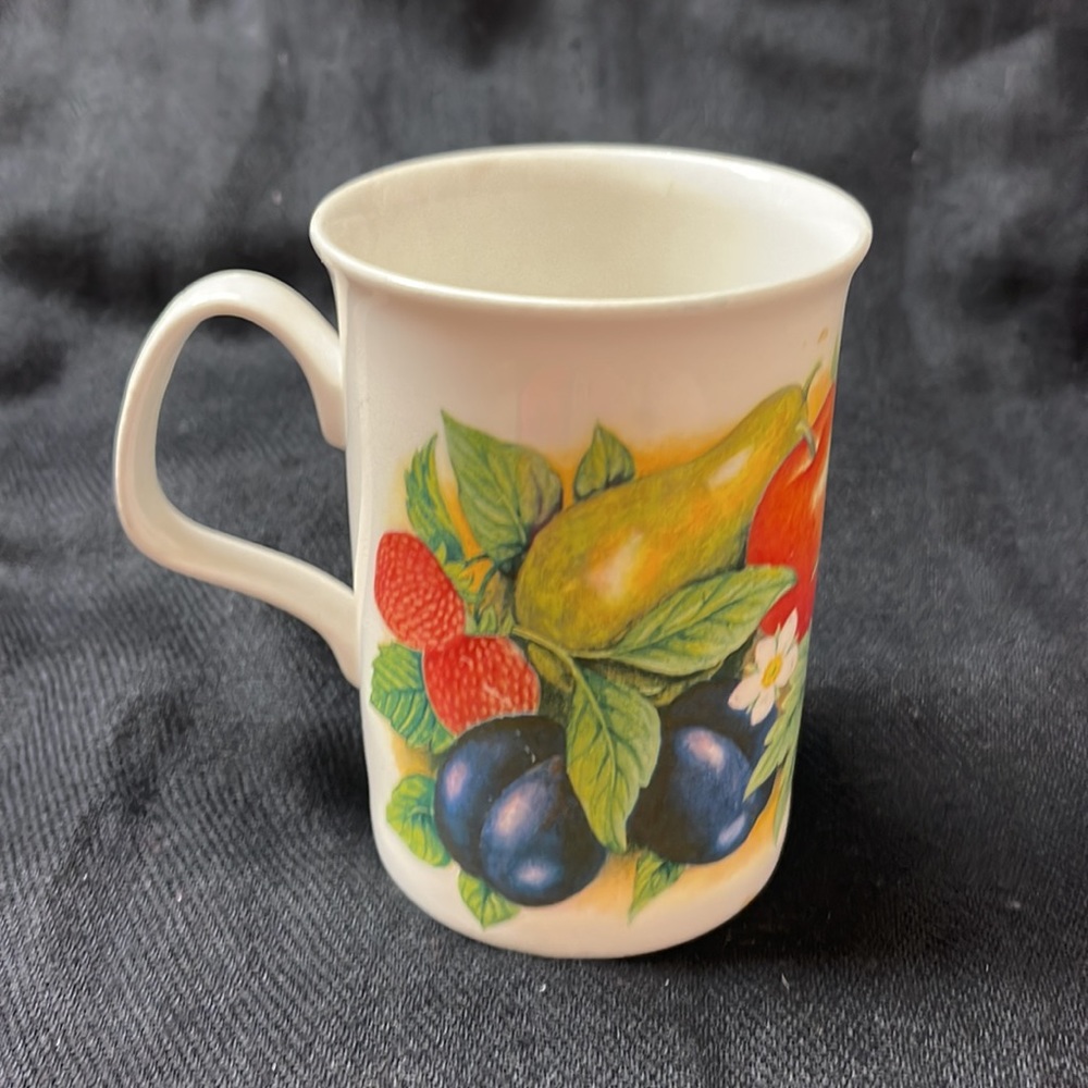 VINTAGE FINE BONE CHINA ROY KIRKHAM MUG